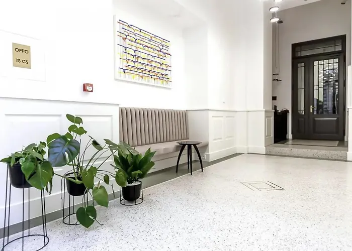 Wabi Sabi Nest W/ Garage * Praag