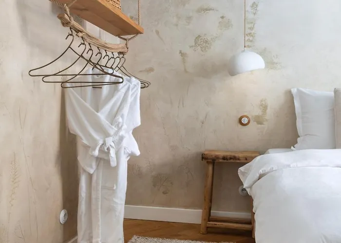 Wabi Sabi Nest W/ Garage * Praag