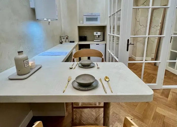 Wabi Sabi Nest W/ Garage *