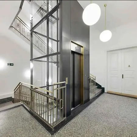 Wabi Sabi Nest W/ Garage アパート プラハ